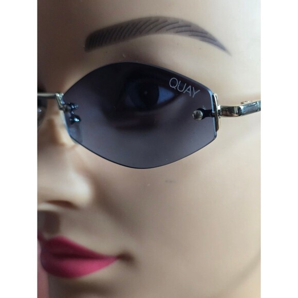Super Rare Never released Quay sample sunglasses